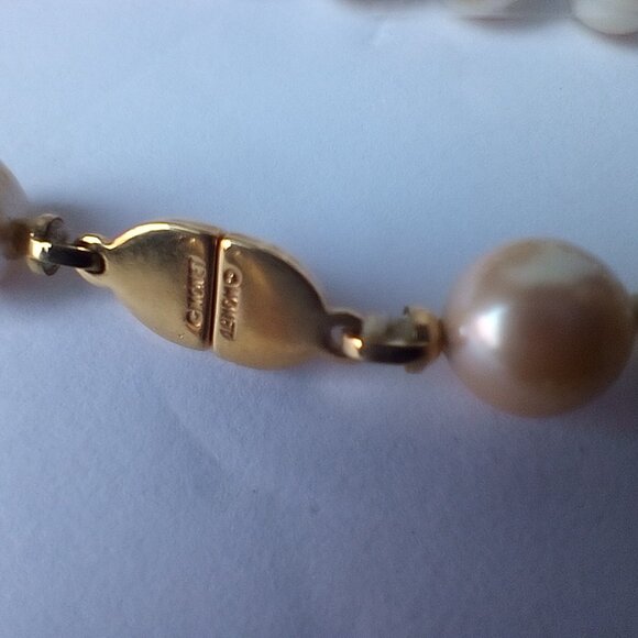 Lot 13 Vintage Faux Pearl Necklaces, Some signed, Gold Plated, Filled - Picture 9 of 11